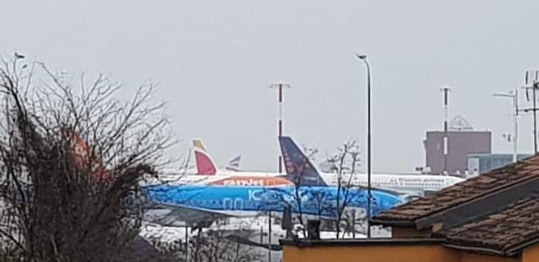 B&B "Gabriel&Melissa" Airport View - Nuova - Ristrutturato Gennaio 2022 泰塞拉 外观 照片