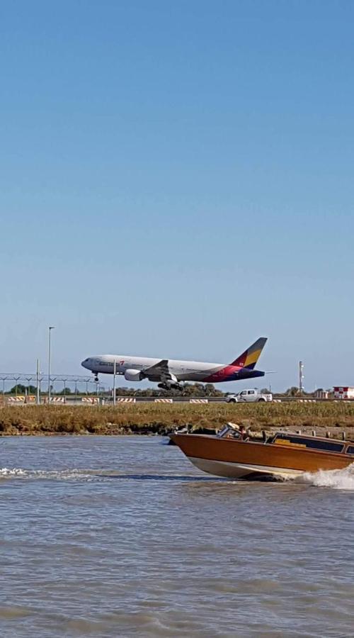 B&B "Gabriel&Melissa" Airport View - Nuova - Ristrutturato Gennaio 2022 泰塞拉 外观 照片